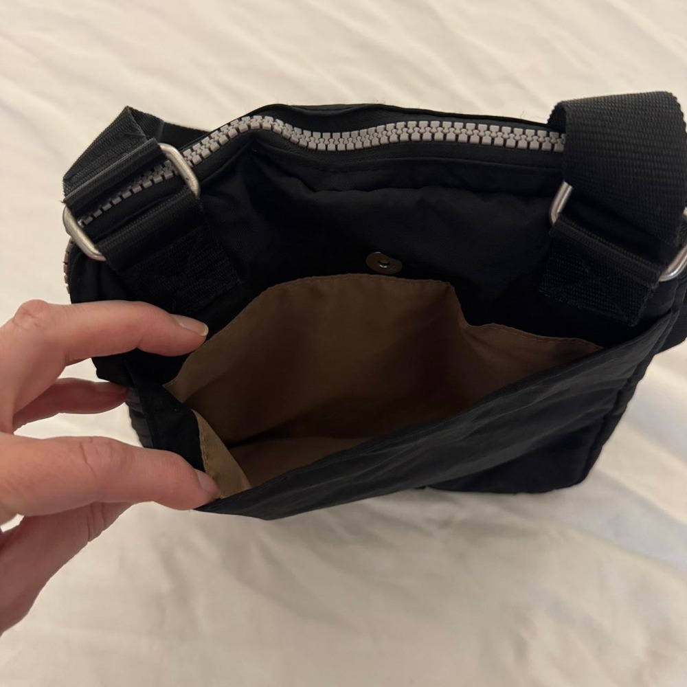 Baggallini Black Nylon Crossbody Bag Travel Purse with RFID Card Slots Pocket - Picture 2 of 4